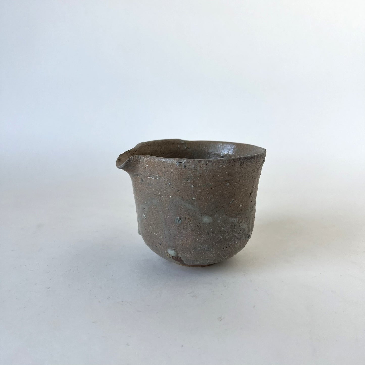 鶴野啓司 灰釉白化粧片口