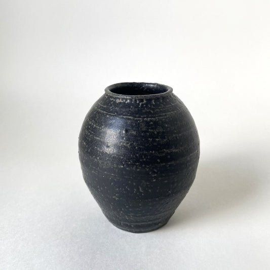 青木亮　鉄釉壺